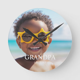 Opa hat modernes minimalistisches Foto eingerichte Runde Wanduhr