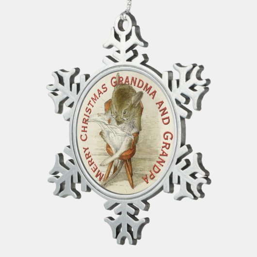 Opa Mouse Reading a Newspapier Schneeflocken Zinn-Ornament (Rechts)