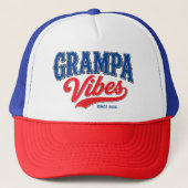 Opa-Vibes Rot Blau Retro-Textdesign Truckerkappe (Vorderseite)