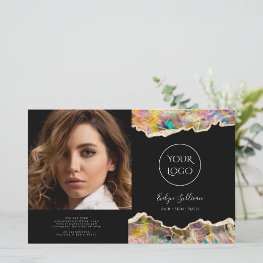 Opal-Design auf der schwarzen Doppelbroschüre (Stehend Vorderseite)