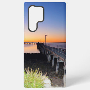 Opal-Sonnenuntergang: Sonne geht über einem Pier u Samsung Galaxy Hülle