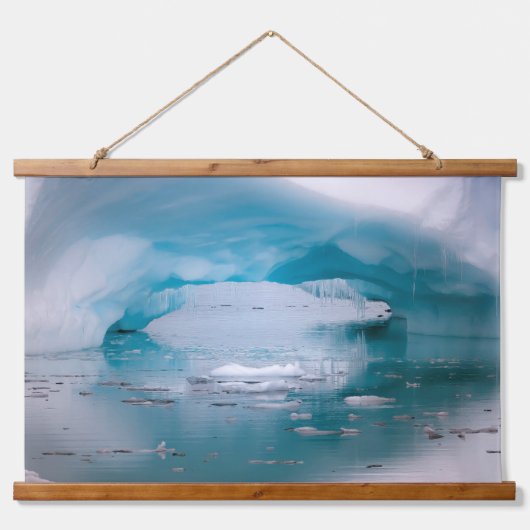Open Arch Iceberg | Antarktis Wandteppich Mit Holzrahmen (Vorne)