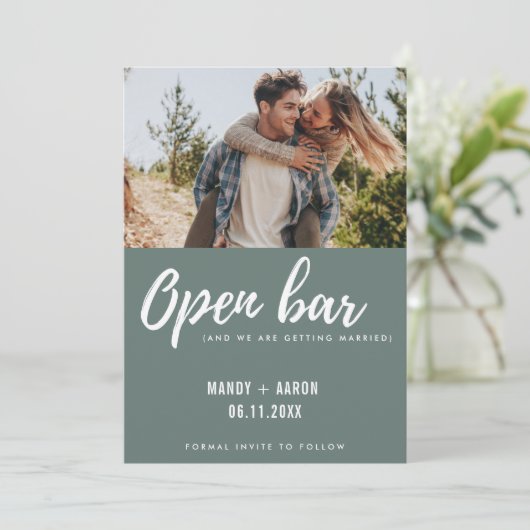 Open Bar Modern Foto Hochzeit Funny Save the Date (Stehend Vorderseite)