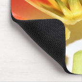 Open Re--konstruierte rote Tulpe Mousepad (Ecke)