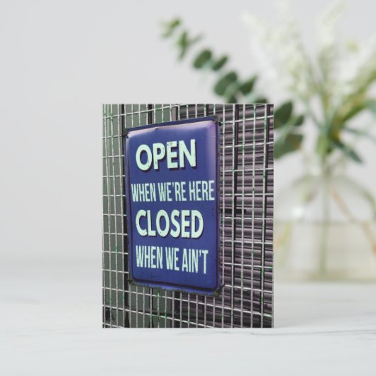Open Sign Funny, Closed Sign Funny Postkarte (Stehend Vorderseite)