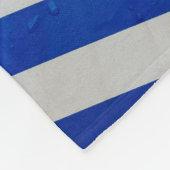 Opened striped umbrella fleecedecke (Ecke)