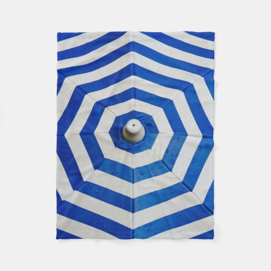 Opened striped umbrella fleecedecke (Vorderseite)