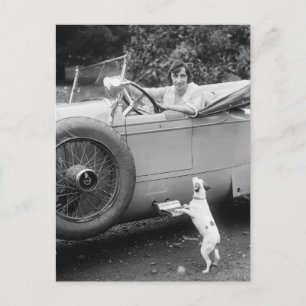 Opernsängerin mit ihrem Hund, 1920er Postkarte