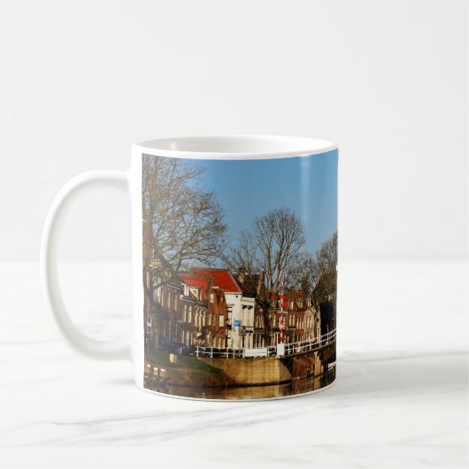 Ophaalbrug in Nederland. Kaffeetasse (Links)
