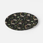 Opossum auf einem Berry-Feld in Schwarz Pappteller (Schrägansicht)