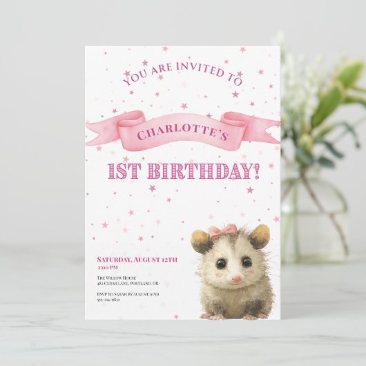 Opossum Birthday Invitation • 1st Birthday Save The Date (Stehend Vorderseite)