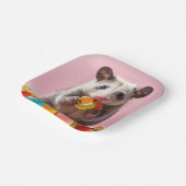 Opossum Eating Gummy Sweeties Pappteller (Gewinkelt)