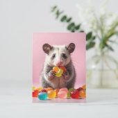 Opossum Eating Gummy Sweeties Postkarte (Stehend Vorderseite)