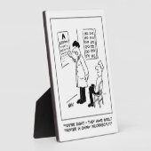 Optiker, der einen Augentest ablegt. Funny Fotoplatte (Seite)