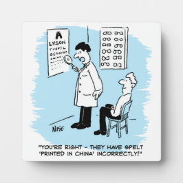 Optiker, der einen Augentest durchführt Fotoplatte