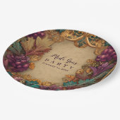 Opulent Grape Leaf Mardi Gras Masquerade Pappteller (Schrägansicht)