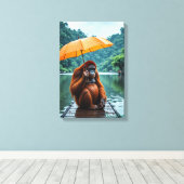 Orang-Utan mit orangefarbenem Regenschirm Leinwanddruck (Insitu (Holzboden))