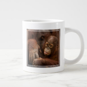 Orang-Utan-Mutter und Baby im Zoo Jumbo-Tasse