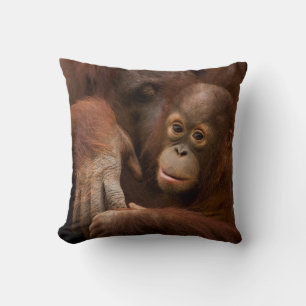 Orang-Utan-Mutter und Baby im Zoo Kissen