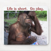 Orang-Utan spritzt im Wasser Mousepad (Vorne)