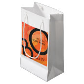 Orange 80 Decade Geburtstag Kleine Geschenktüte (Vorderseite Schrägansicht)