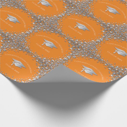 Orange and Silver Graduation Geschenkpapier (Ecke)