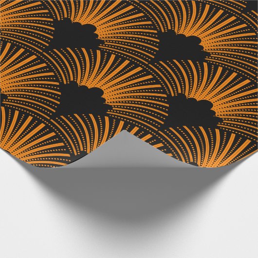 Orange Art-Deko-Muster auf schwarzem Hintergrund Geschenkpapier (Ecke)