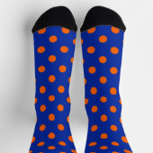Orange auf blauem Punkte-Musterdesign Socken (Oben)