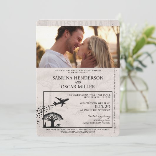 Orange Australia Passport Wedding Einladung (Stehend Vorderseite)
