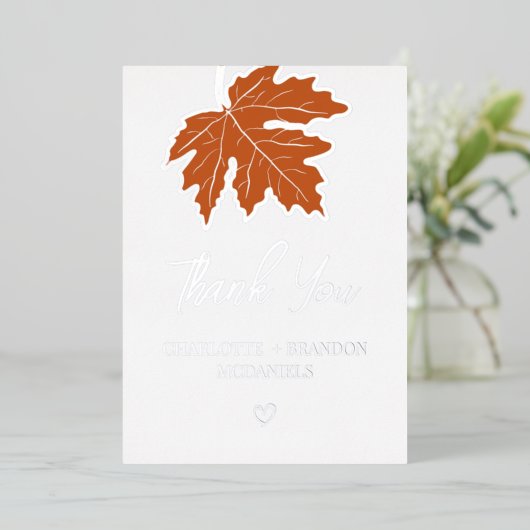 Orange Autumn Maple Leaf Wedding Danke Silver Folieneinladung (Stehend vorne)