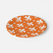 Orange Background Fleur-de-lis Muster Design Pappteller (Schrägansicht)