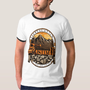 Orange Bagger auf felsigem Geländekamm T-Shirt