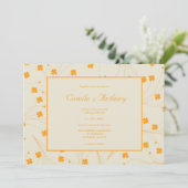 Orange Beige Retro Y2K 70er Blume Muster Einladung (Stehend Vorderseite)