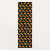 Orange Bird of Paradise Pattern auf Schwarz Yogamatte (Vorderseite)