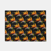 Orange Bird of Paradise Pflanze Pattern auf Schwar Fußmatte (Vorderseite)