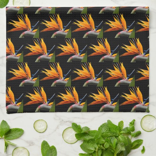 Orange Bird of Paradise Pflanze Pattern auf Schwar Geschirrtuch (Gefaltet)