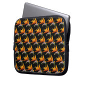 Orange Bird of Paradise Pflanze Pattern auf Schwar Laptopschutzhülle (Vorderseite Links)