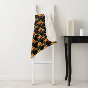 Orange Bird of Paradise Pflanze Pattern auf Schwar Sherpadecke
