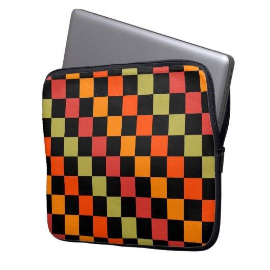 Orange Black Checkered Gingham Pattern Laptopschutzhülle (Vorderseite Links)