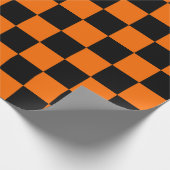 Orange Black Checkered Karo Pattern Geschenkpapier (Ecke)