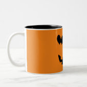 Orange & Black Happy Heart Pumpkin Halloween Zweifarbige Tasse (Links)