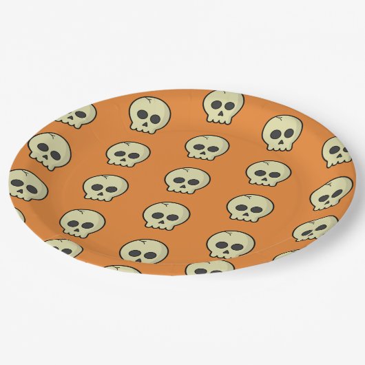 Orange Black Skull Pattern Halloween-Party Pappteller (Schrägansicht)