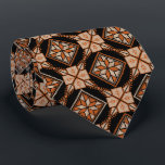 Orange & Black Tatreez Henna Thobe Print Muster Krawatte<br><div class="desc">Moderne orange und schwarz traditionelle Tatreez Henna Thobe Kunstwerk Arabesque Muster Krawatte von Socktiety. Karo die passenden Socken aus, um das Outfit zu vervollständigen.</div>