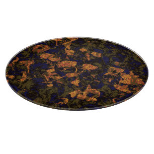 Orange Blume gegen Blatttarnungsmuster Schneidebrett