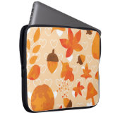 Orange Blume: Handdoodle-Muster. Laptopschutzhülle (Vorne Rechts)