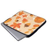 Orange Blume: Handdoodle-Muster. Laptopschutzhülle (Vorne Knopf)