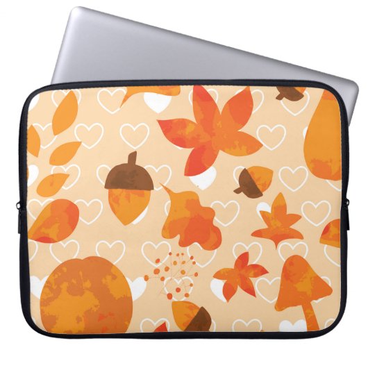 Orange Blume: Handdoodle-Muster. Laptopschutzhülle (Vorderseite)