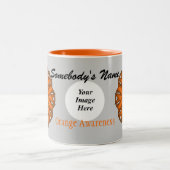 Orange Blume Ribbon Tmpl von Kenneth Yoncich Zweifarbige Tasse (Mittel)