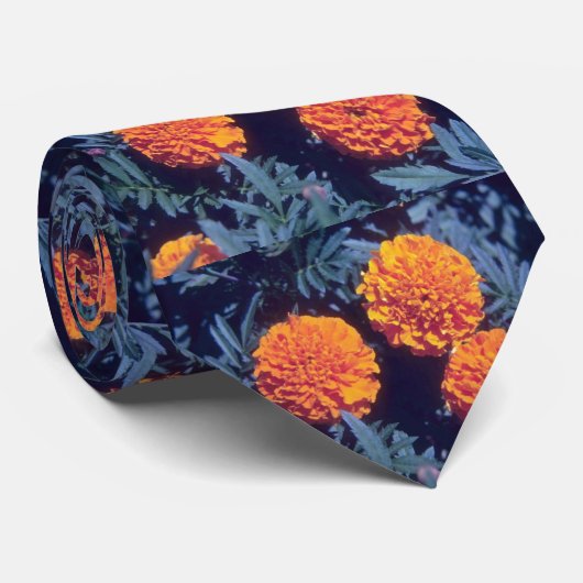 Orange Blumen der französischen Ringelblume Krawatte (Gerollt)