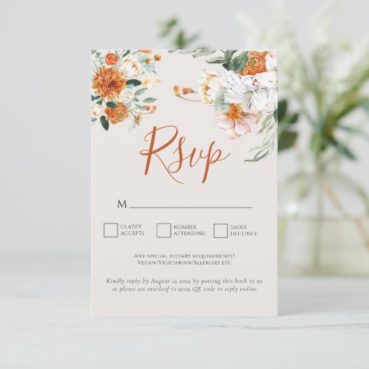 Orange Boho Fall Floral QR Code Wedding RSVP Card Karte (Stehend Vorderseite)